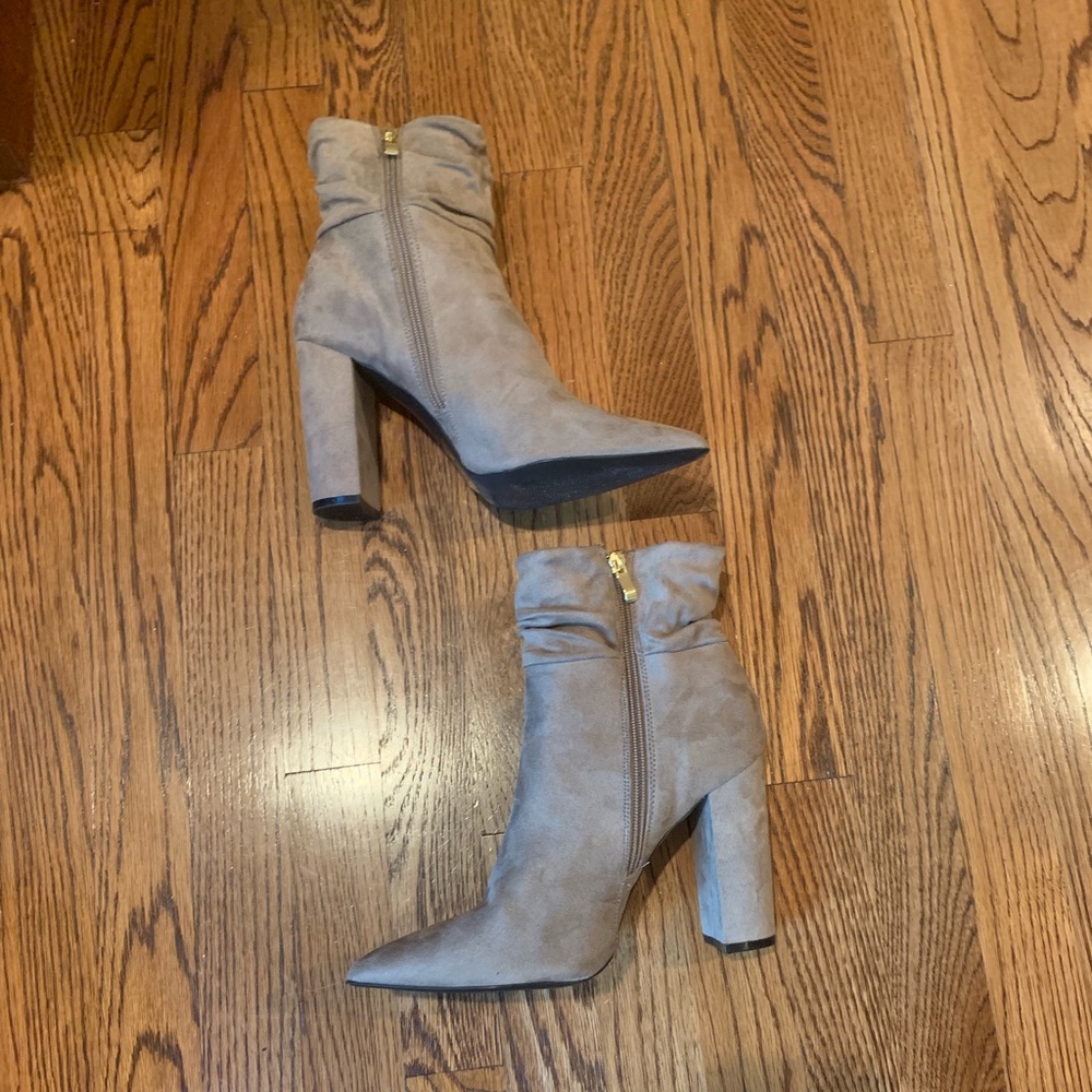 NWOT Qupid suedette ankle booties